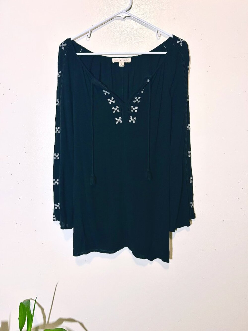 Lovestitch Embroidered Bell-sleeve tunic - xs - black - Picture 2 of 5